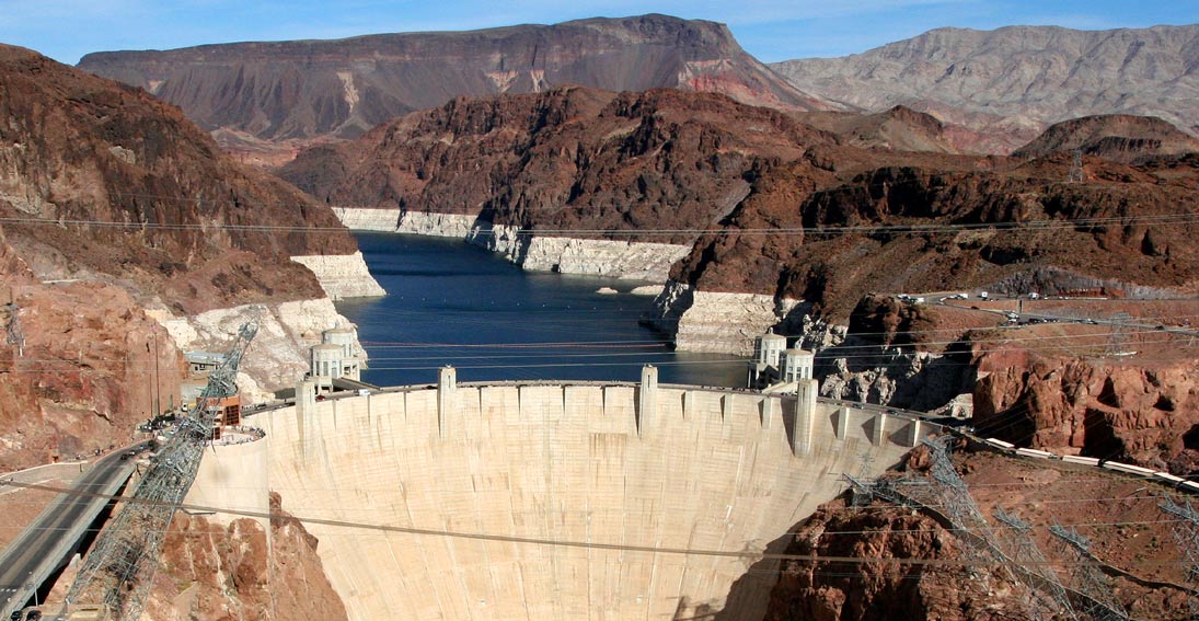 You will have a photo stop at Hoover Dam on your bus tour